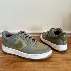 Nike Air Force 1 FQ6948-001 Low LV8 Dark Stucco Medium Olive Youth Size 6.5Y